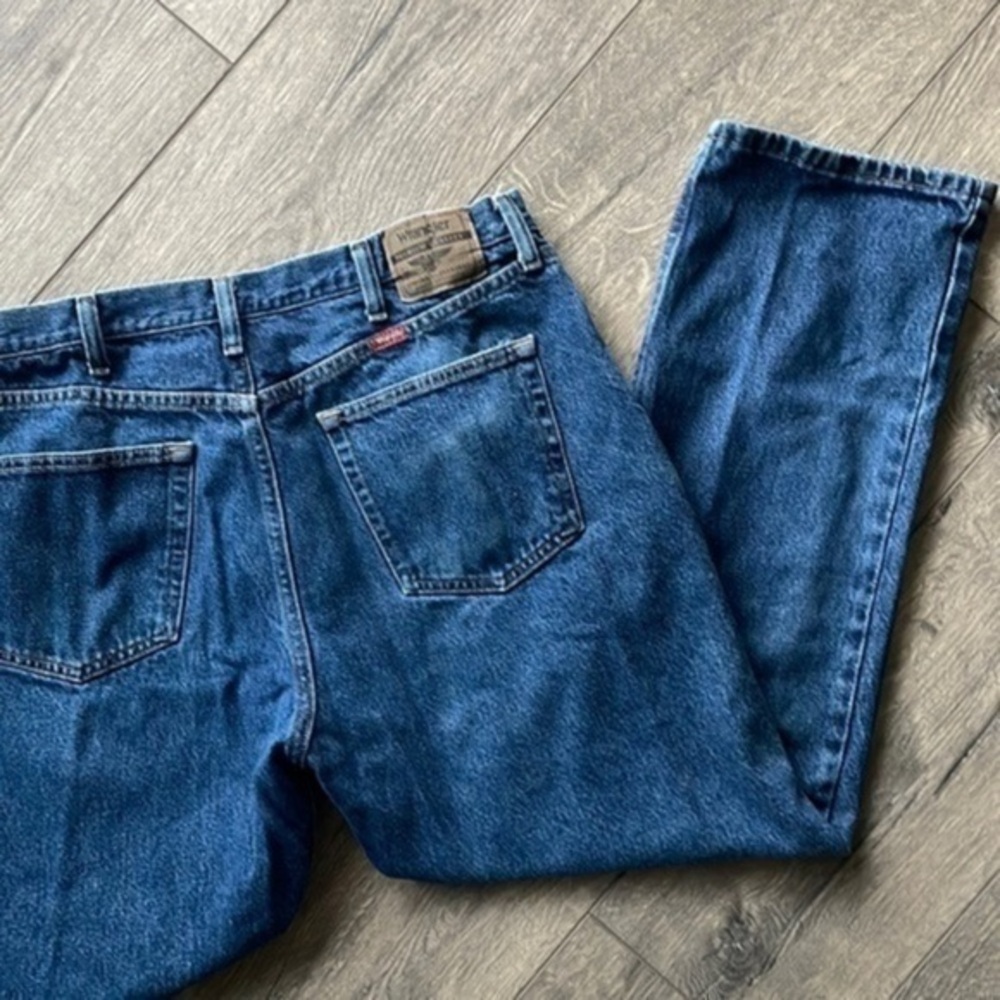 Wrangler Jeans men's size 38 x 30 Regular fit outdoors premium quality